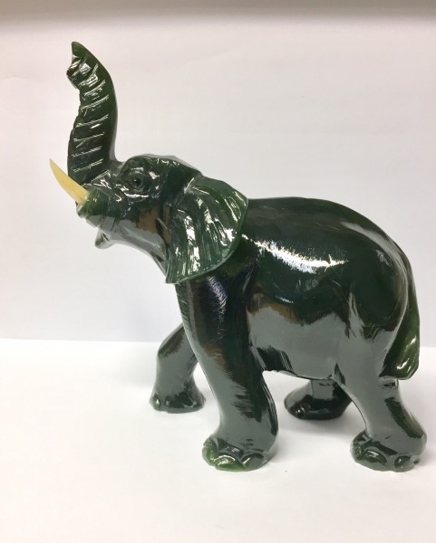 Elefant aus Edelserpentin