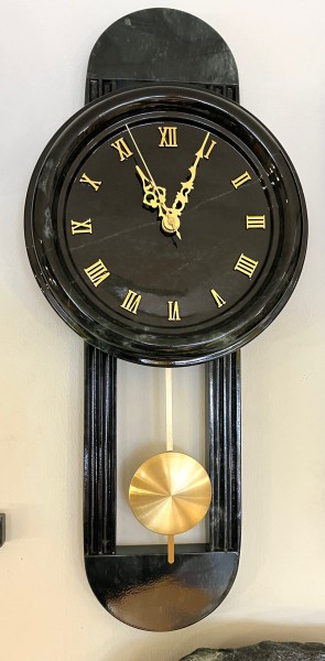 Wanduhr aus Edelserpentin