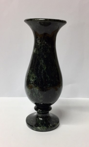 Vase aus Edelserpentin