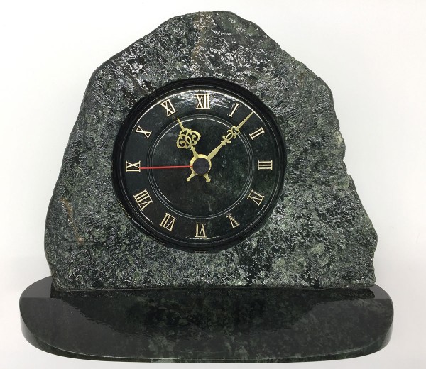 Uhr aus Edelserpentin