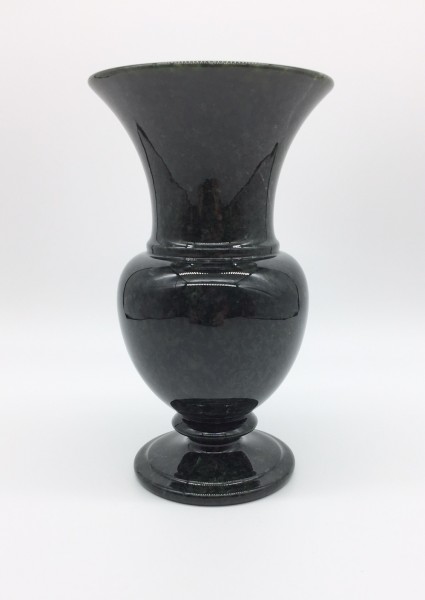 Vase aus Edelserpentin