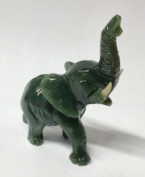 Elefant aus Edelserpentin