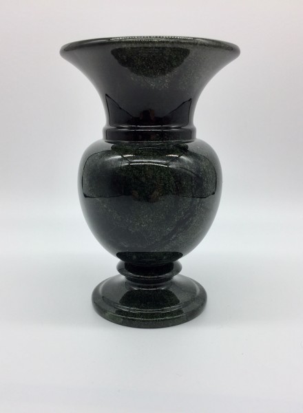 Vase aus Edelserpentin
