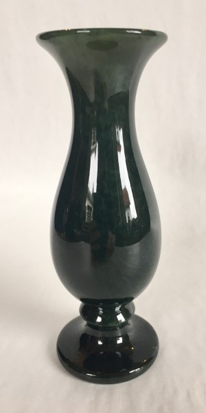 Vase aus Edelserpentin