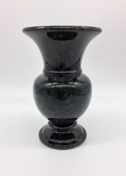 Vase aus Edelserpentin