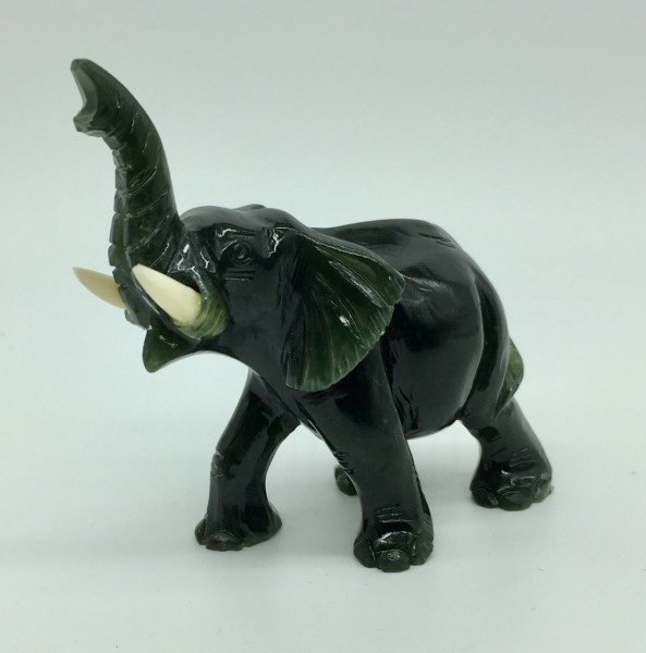 Elefant aus Edelserpentin