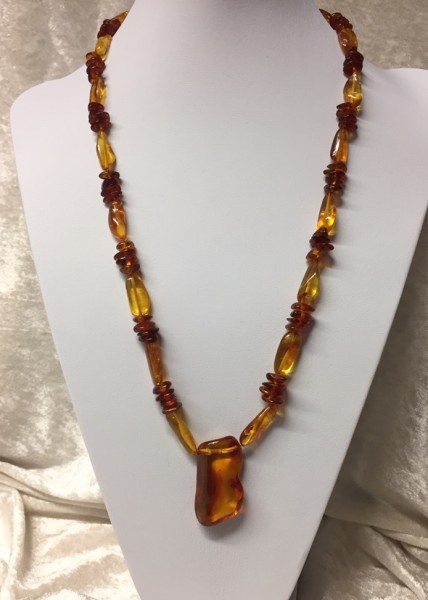 Kette mit Naturbernstein