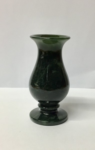 Vase aus Edelserpentin