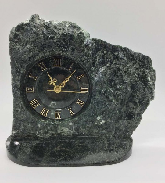 Uhr aus Edelserpentin