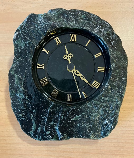 Wanduhr Edelserpentin