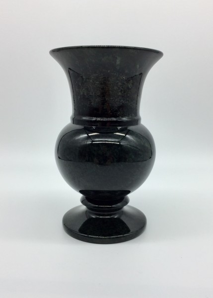 Vase aus Edelserpentin