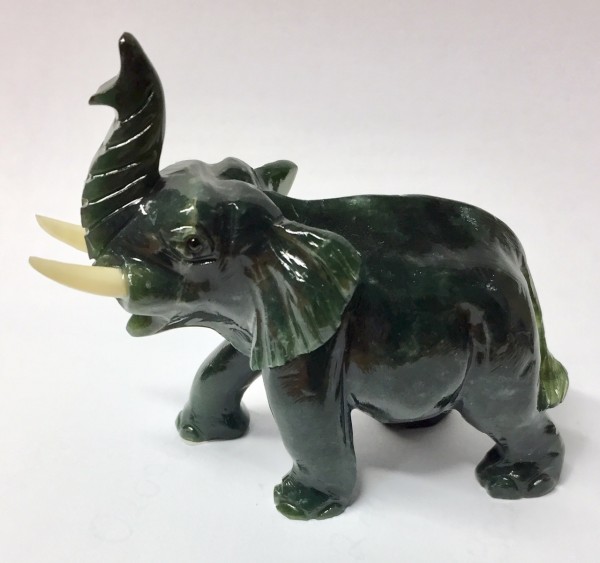 Elefant aus Edelserpentin