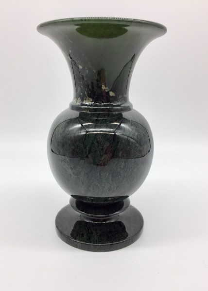 Vase aus Edelserpentin