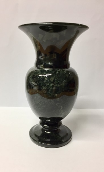 Vase aus Edelserpentin