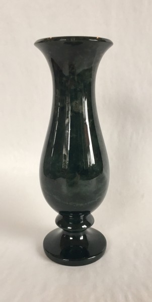 Vase aus Edelserpentin