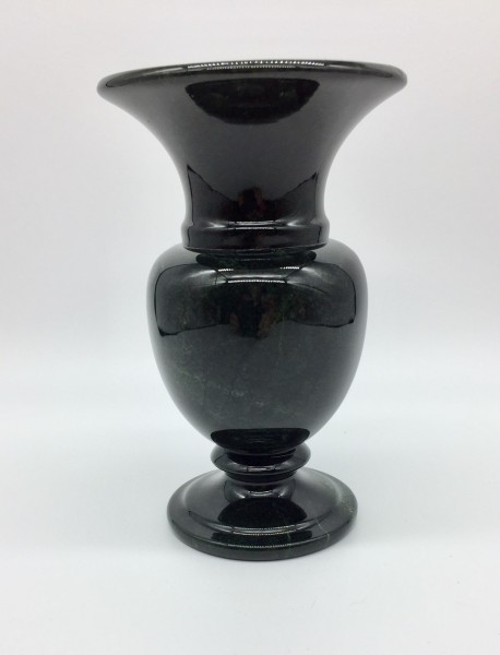 Vase aus Edelserpentin