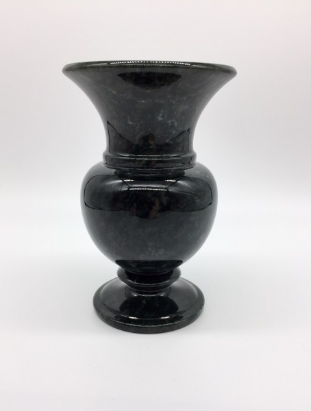 Vase aus Edelserpentin