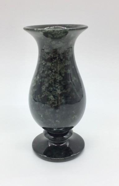 Vase aus Edelserpentin